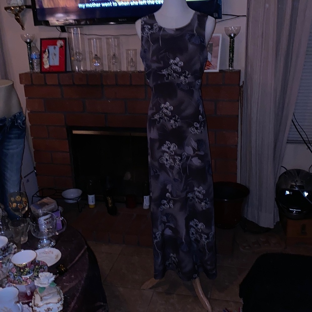BX43 Knapp Studio size 7 long dress